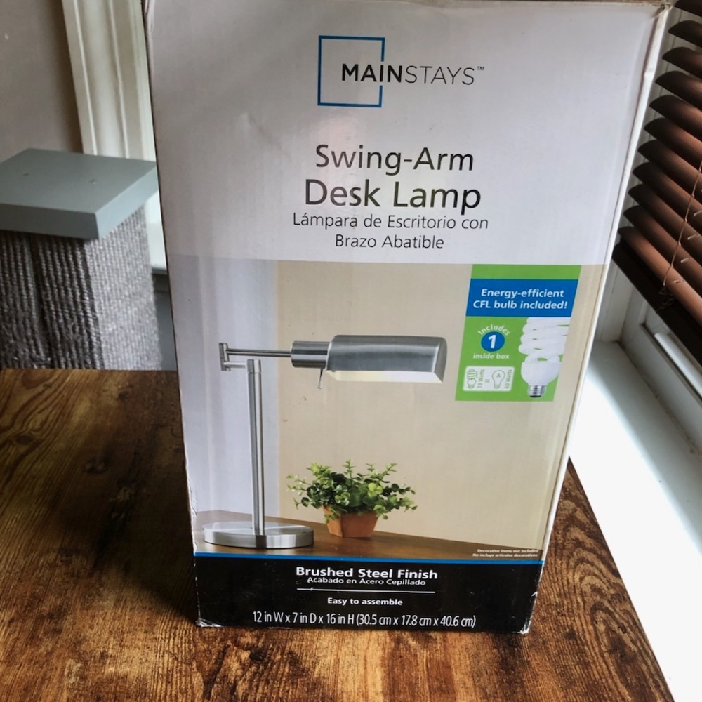 Swing arm desk lamp